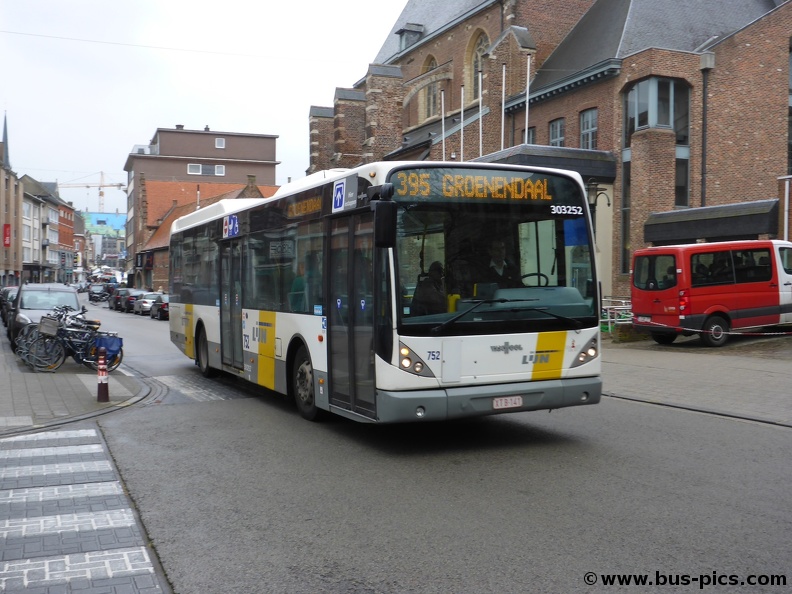 Leuven Sint-Pieterskliniek -- lijn 395 -- De Decker - Van Riet 752 (De Lijn 303252)