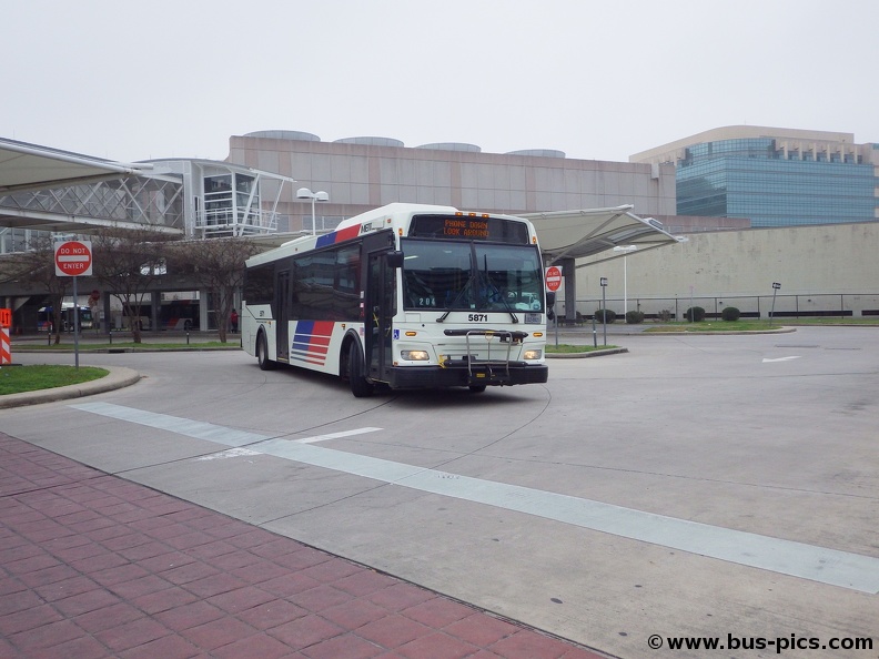 Texas Medical Center Transit Center -- METRO 5871
