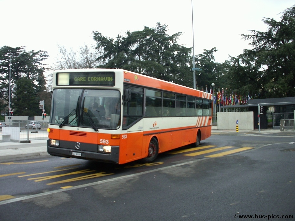 Nations -- ligne V -- Dupraz Bus 81 / TPG 593