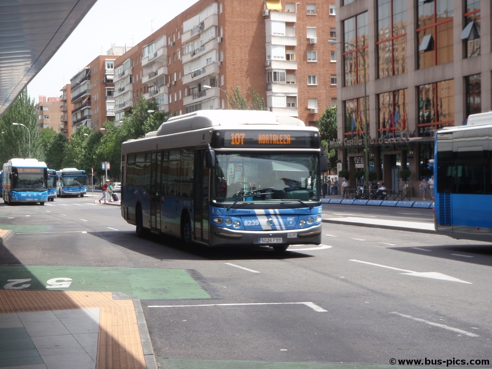 Plaza de Castilla -- línea 107 -- EMT 8239