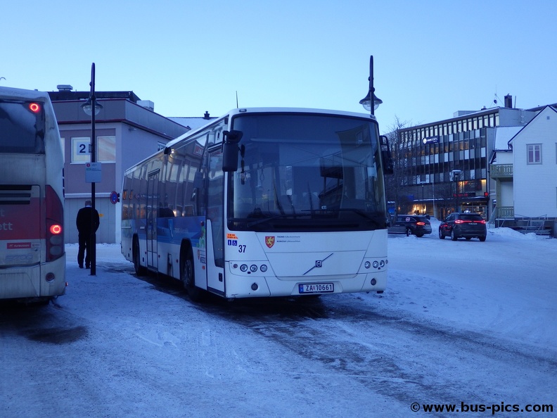 Harstad Bussterminal -- Boreal transport 37 / Troms fylkestrafikk N1332
