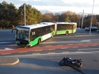 Accident d'une moto contre un bus