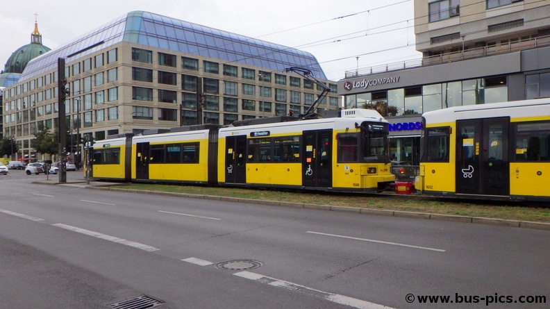 Spandauer Str. / Marienkirche -- Linie M4 -- BVG 1602+1588