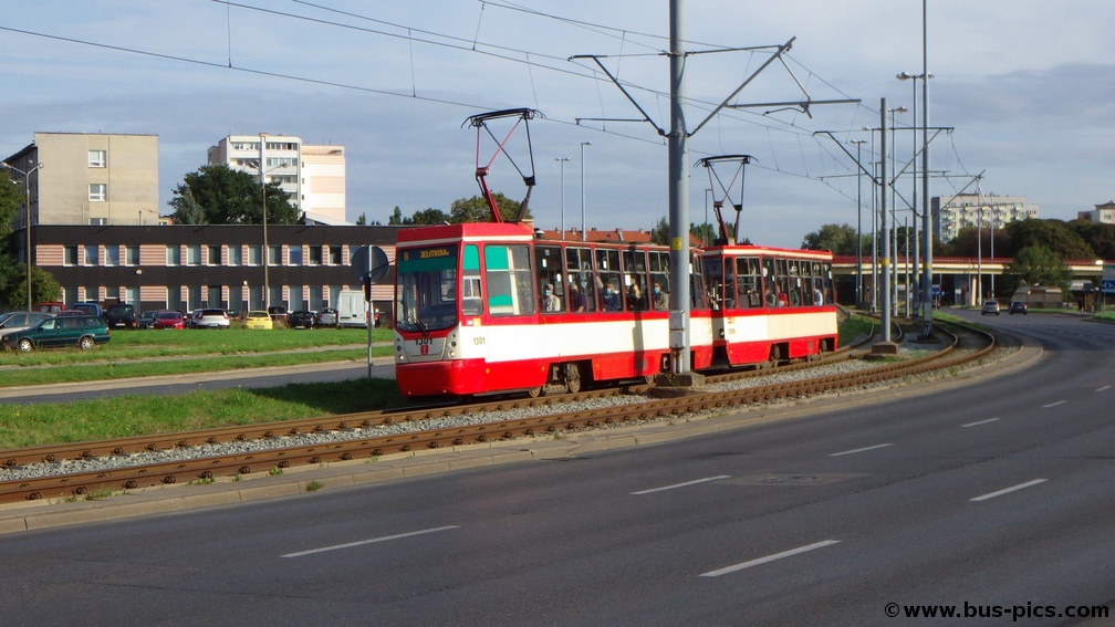 Brama Żuławska -- linia 8 -- GAiT 1301+1310